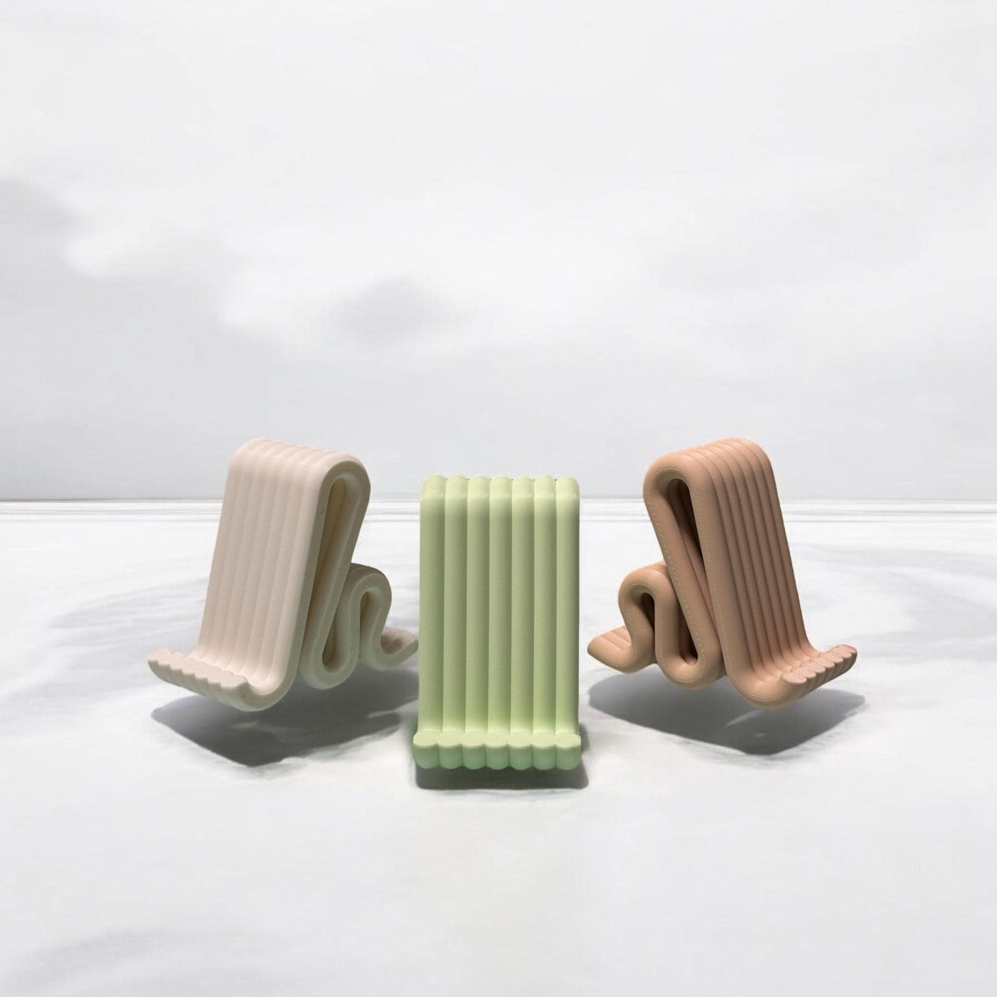 Modern Phone Stand – Minimalist Wave Design Desk Holder for Smartphone, Stylish 3D Printed Organizer for Office, Home Decor Gift Idea